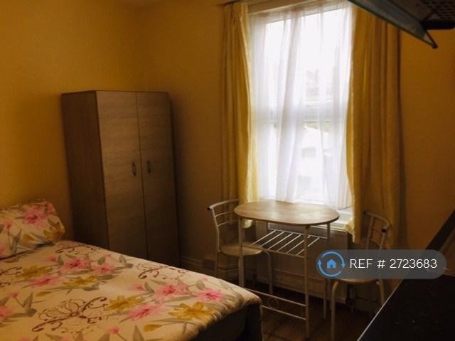 Studio flat in Green Lanes, London, N8 (#2723683)