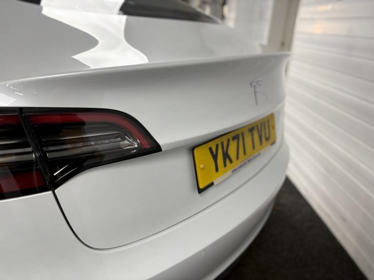 TESLA MODEL 3 Standard Range Plus 2021