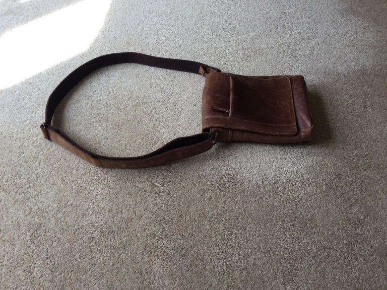 Quality “ Vera Pelle “ Italian leather medium sized shoulder bag