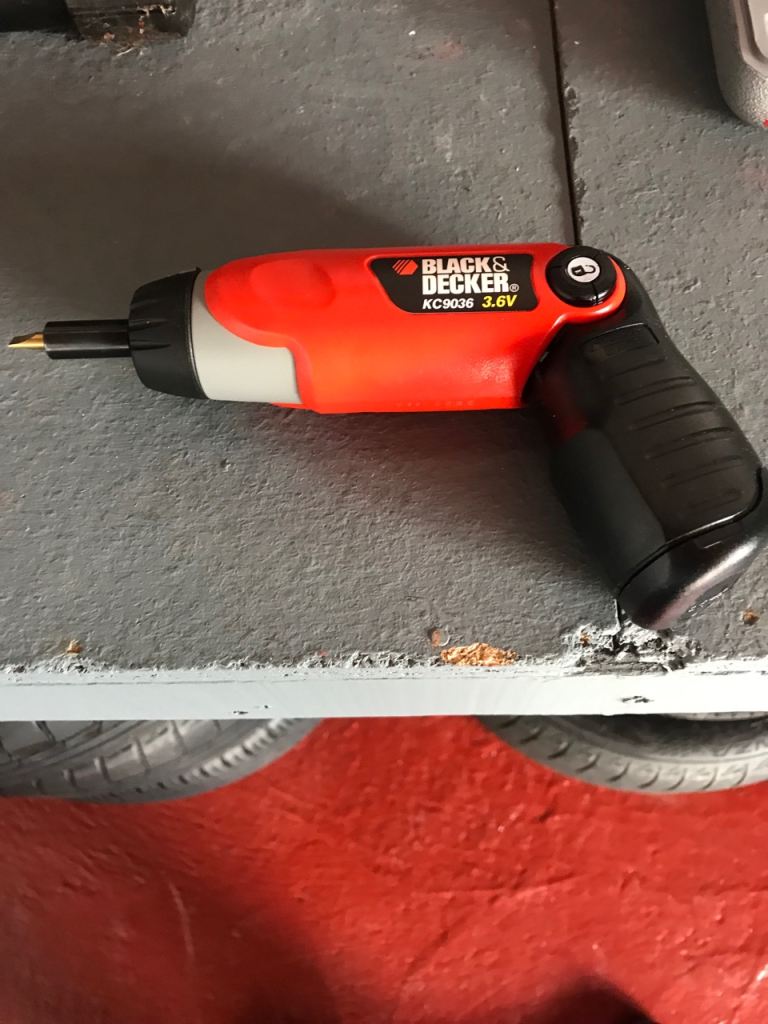 Black and decker cordless screwdriver set 