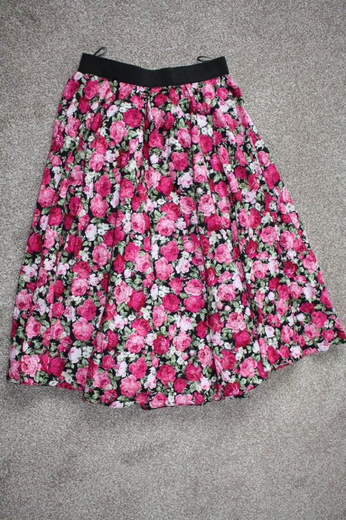 Women's Made in the UK Elasticated Waist Floral Skirt size M/L,can be posted