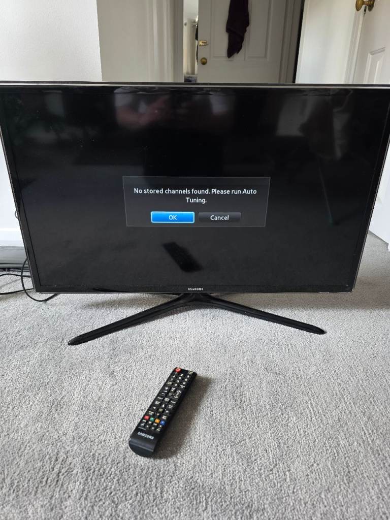 Samsung 32" flatscreen with stand and remote.
