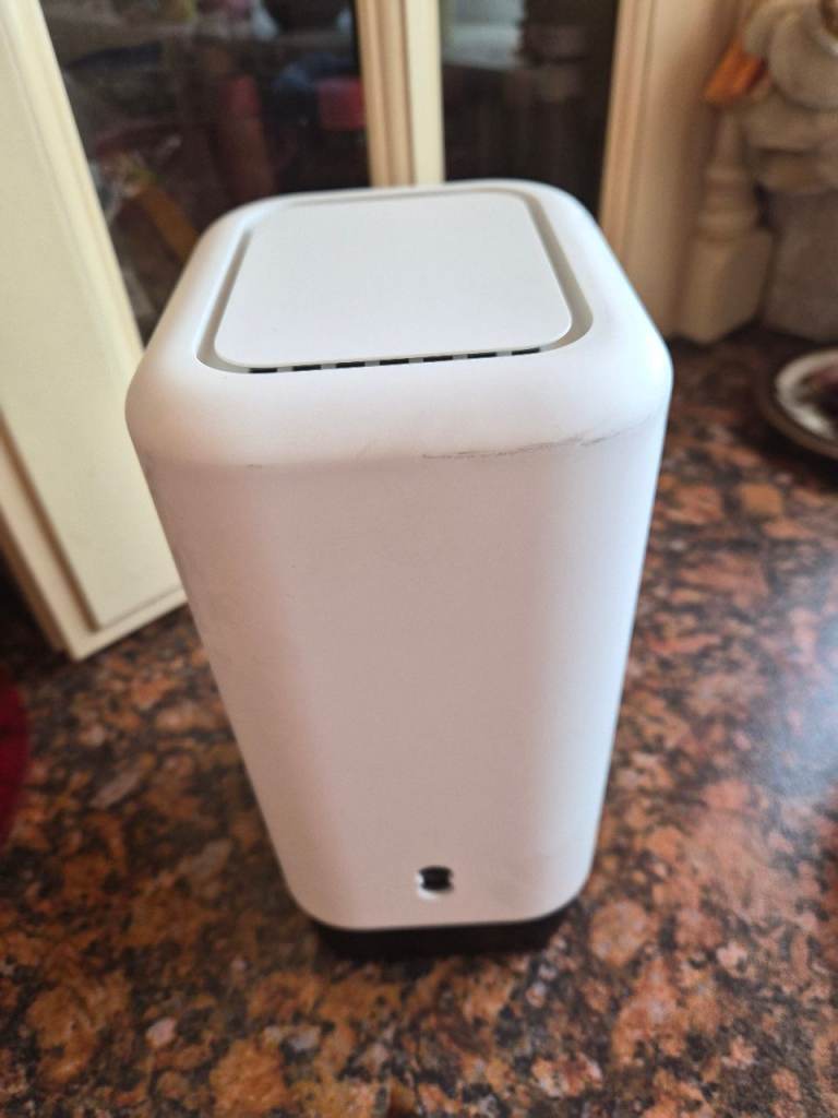 White Home Broadband Router – Good Condition