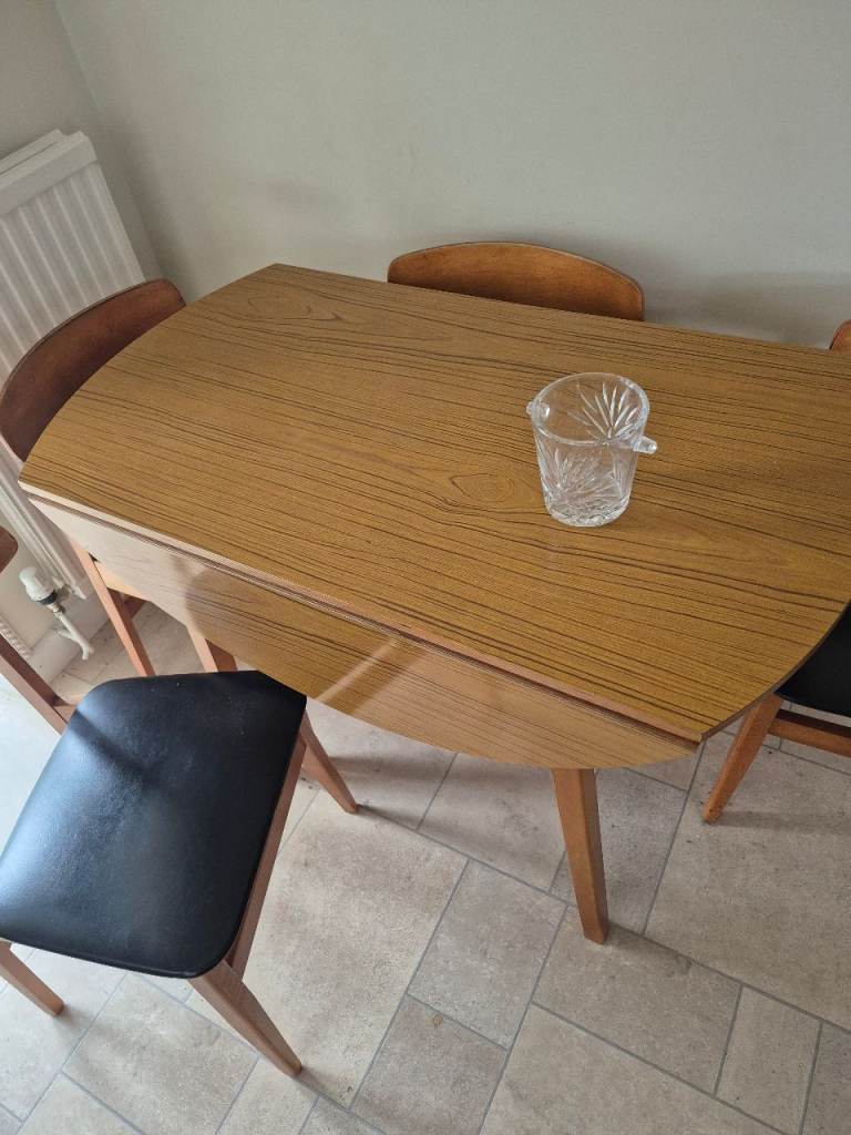 Table 4 chairs