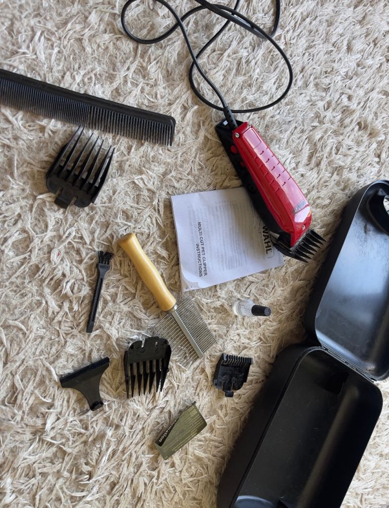 Dog clippers with all the tools and case