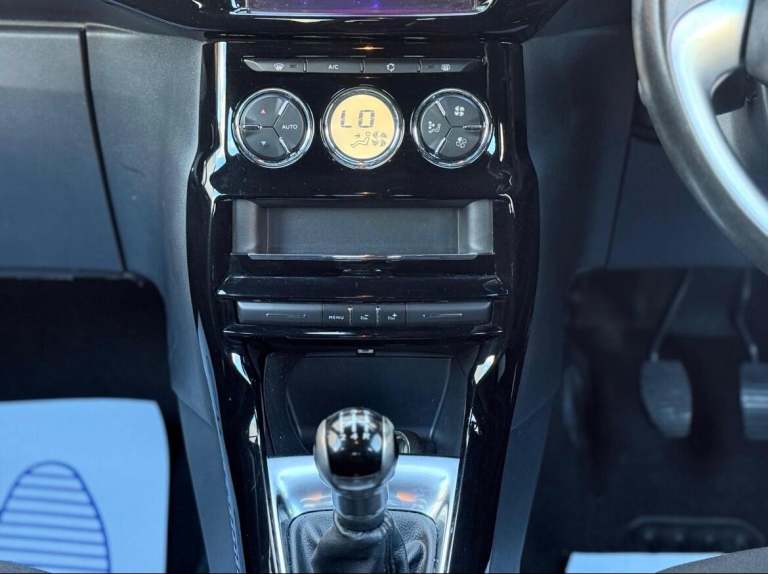 2016 DS Automobiles DS 3 1.2 PureTech Chic 3dr HATCHBACK PETROL Manual