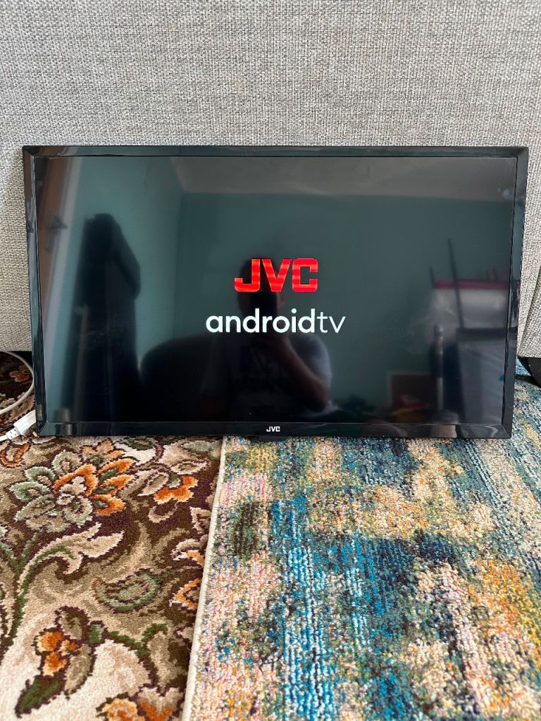 JVC 32 inch smart tv with remote control 