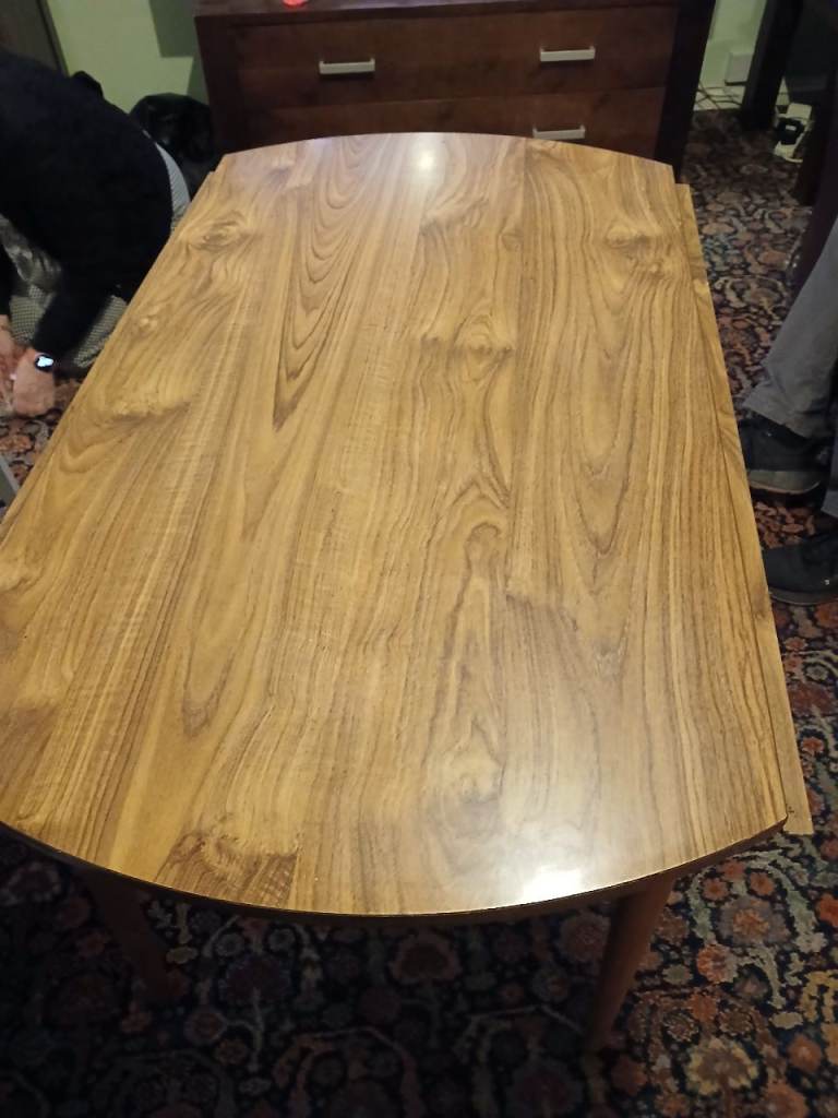 Kitchen table and 4 chairs 