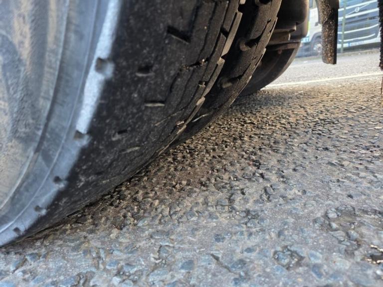 2015 Scania P320 6X2 Twin Wheel 27ft Curtainsider Body