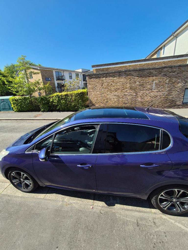 2014 peugeot 208, 1.2L Automatic, petrol 