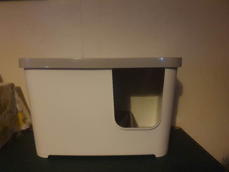 Cat litter tray box hooded