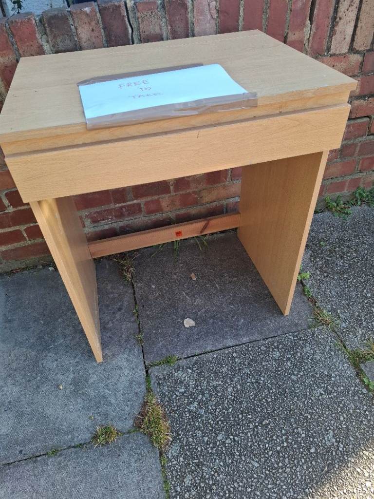 Free desk