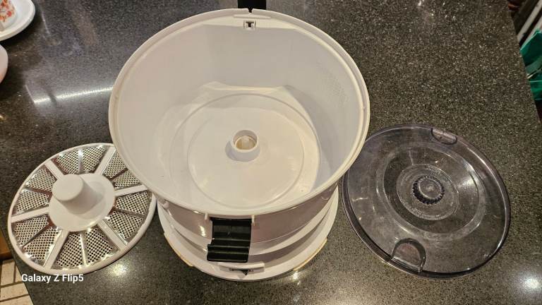 Electric Vegetable Peeler Nice and Clean Never Used