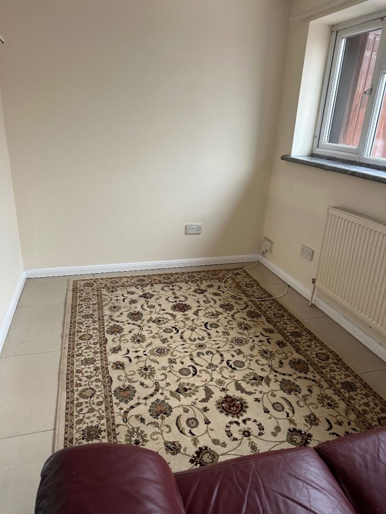 ROOMS AVAILABLE IN TW50RL FEMALES ONLY