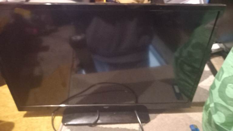 Bush 24inch smart tv great condition 