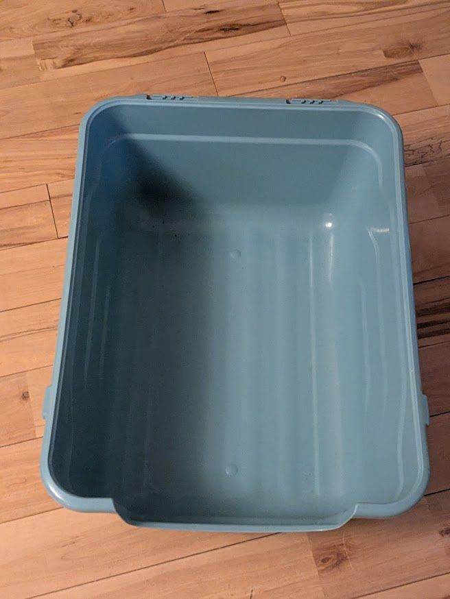 Cat litter box