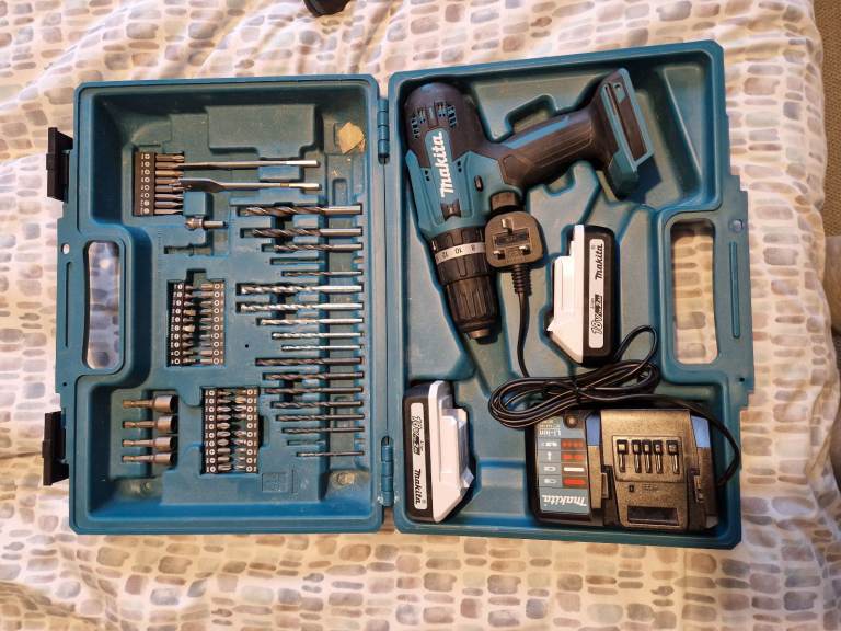 image for Makita combi and impact driver set with battery and charger