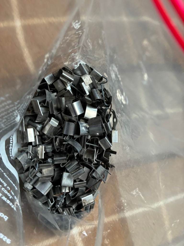 Greenhouse glass clips