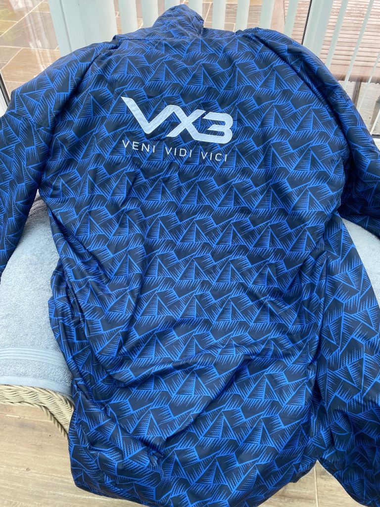 New with tags VX3 XL duro elite sports dry robe marine /grey 