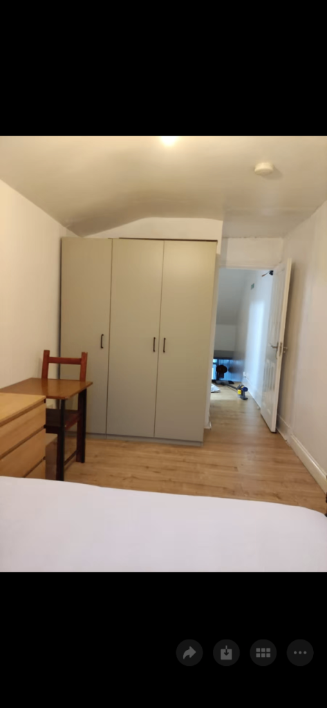 Double rooms are available near wood green subway station