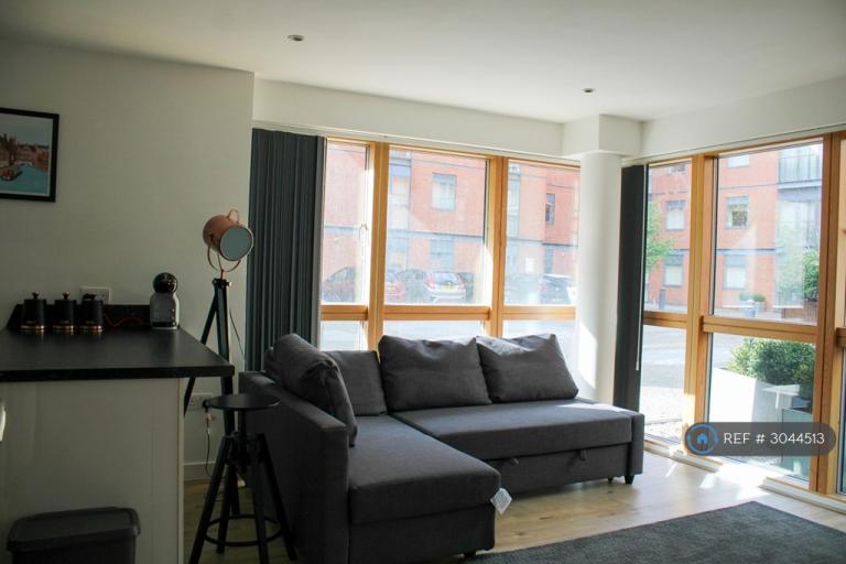 1 bedroom flat in Canal Wharf, Birmingham, B1 (1 bed) (#3044513)