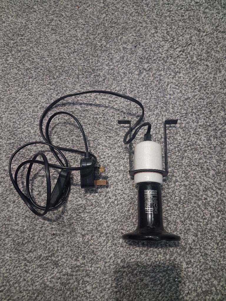 Komodo ceramic holder with exo terra ceramic heat bulb