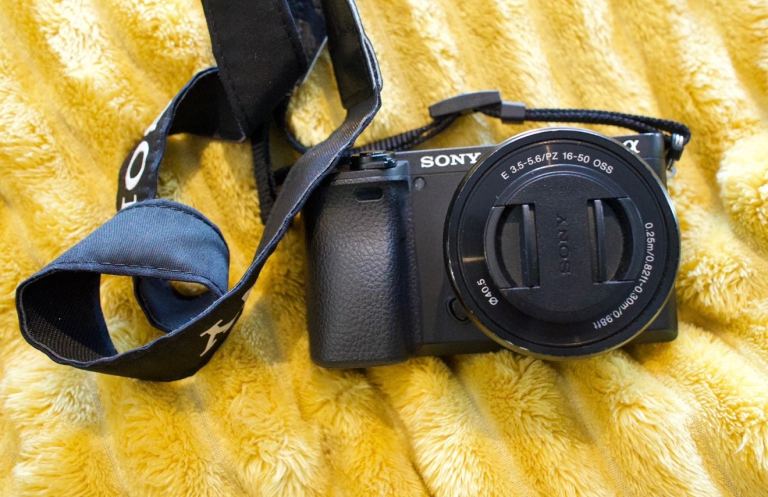 Sony A6400 + Kit Lens