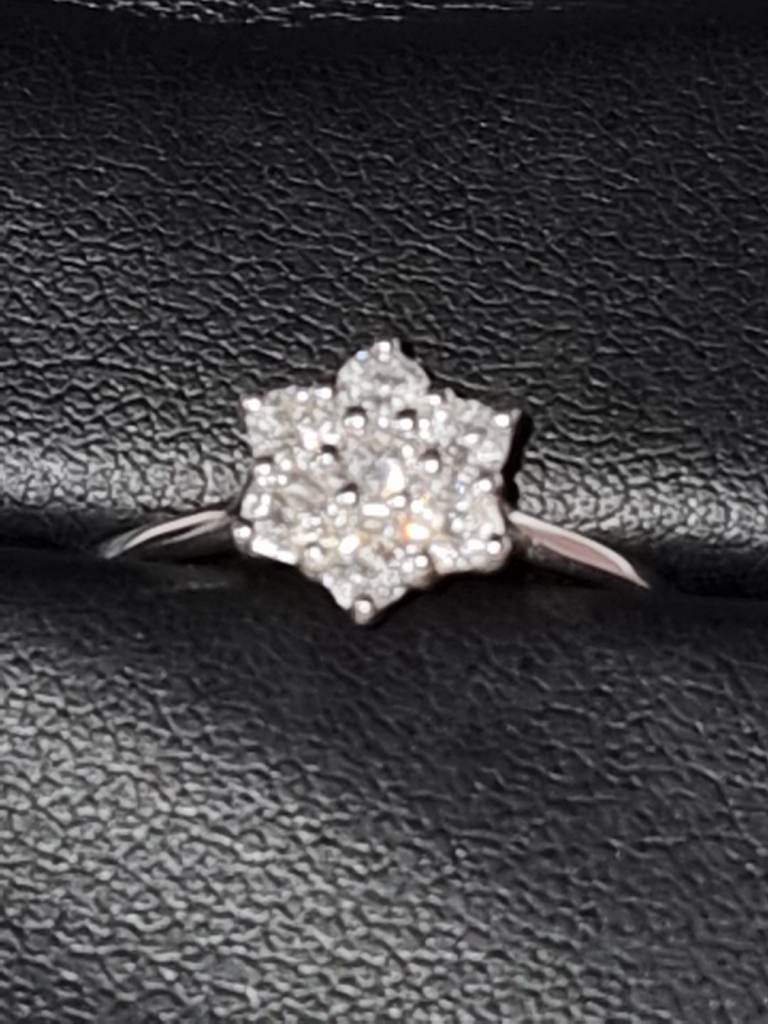 18ct white gold diamond ring.