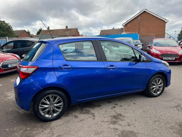 2017 Toyota Yaris 1.5 VVT-i Icon Tech Euro 6 5dr HATCHBACK Petrol Manual