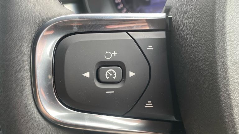 2025 Volvo XC40 2.0 B3P Plus Dark 5dr Auto Petrol Estate Estate Petrol Automatic