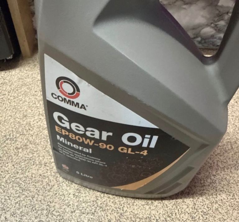 Gear oil EP80W-90GL4 LIKE NEW USED TINY BIT STILL UAVE 4.5L  Paid £26