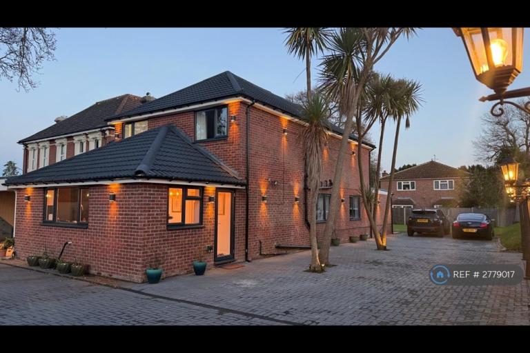 10 bedroom house in London Road, Waterlooville, PO7 (10 bed) (#2779017)