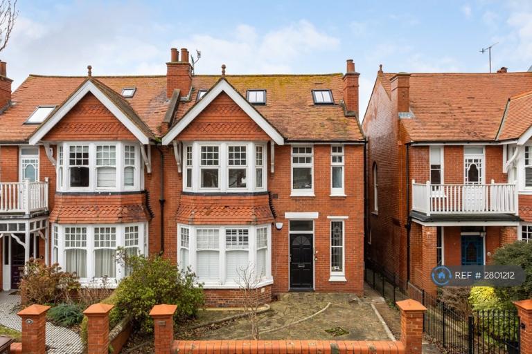 1 bedroom flat in Pembroke Crescent, Hove, BN3 (1 bed) (#2801212)