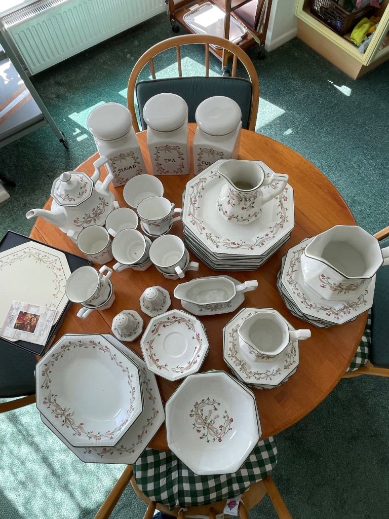 Dinner Set and Tea Set Eternal Bow
