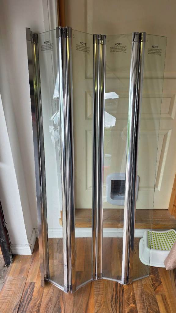 Folding Shower Screen