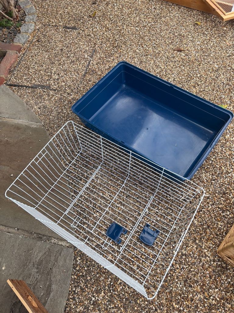 Small animal cage - or animal transporter 
