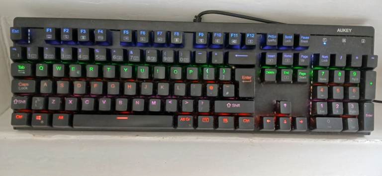 Mechanical Keyboard RGB LED Illuminated Blue Switches Aukey KM-G6 UK Layout