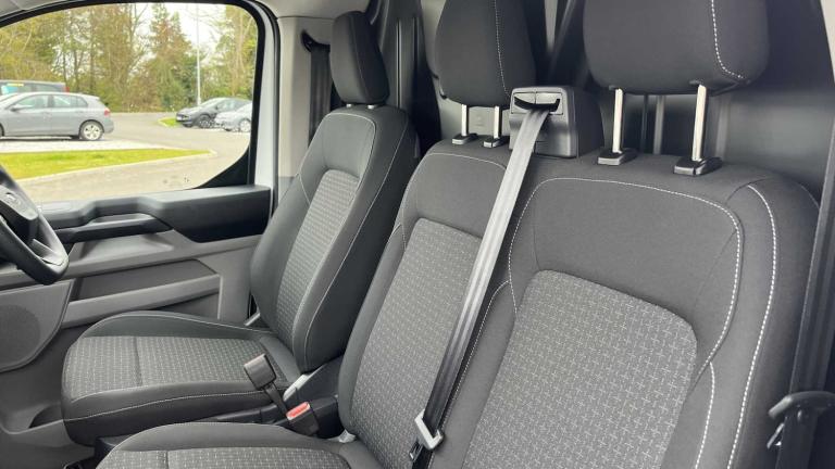 2024 Ford Transit Custom 2.5 PHEV 232ps H1 Van Trend Auto Van Plug-In Hy Automatic