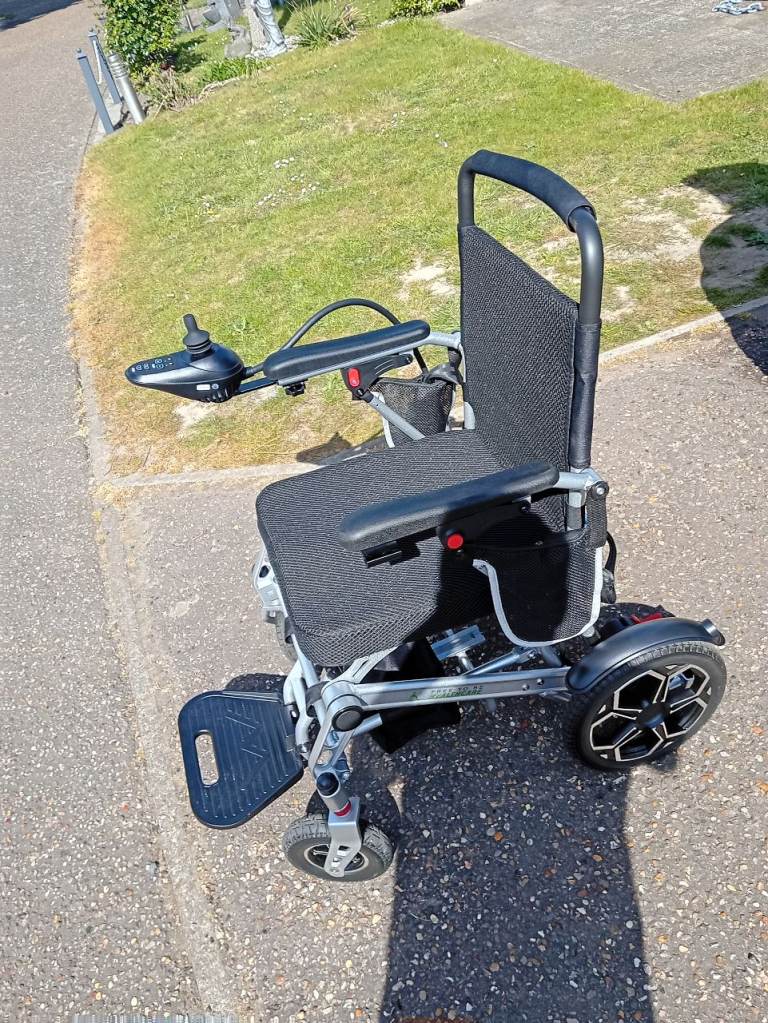 Electric wheelchair