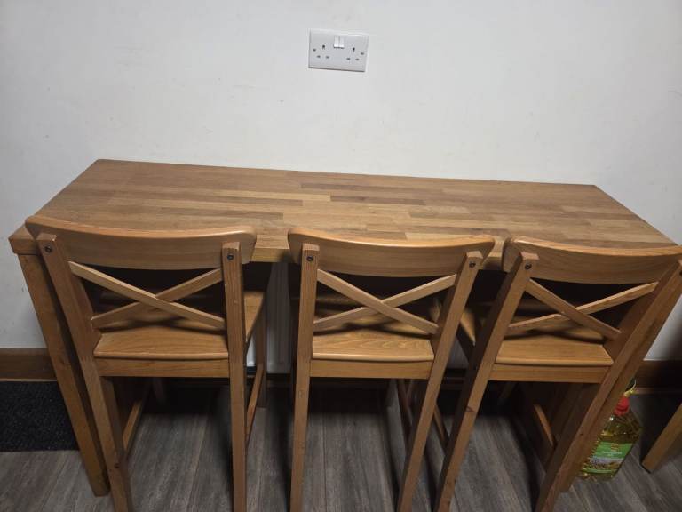 Solid oak breakfast bar and 3 stools 
