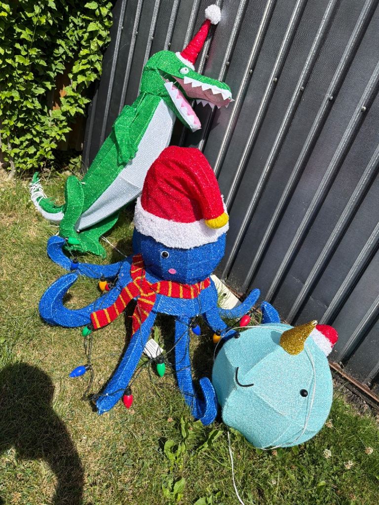 Christmas decs free to a good home