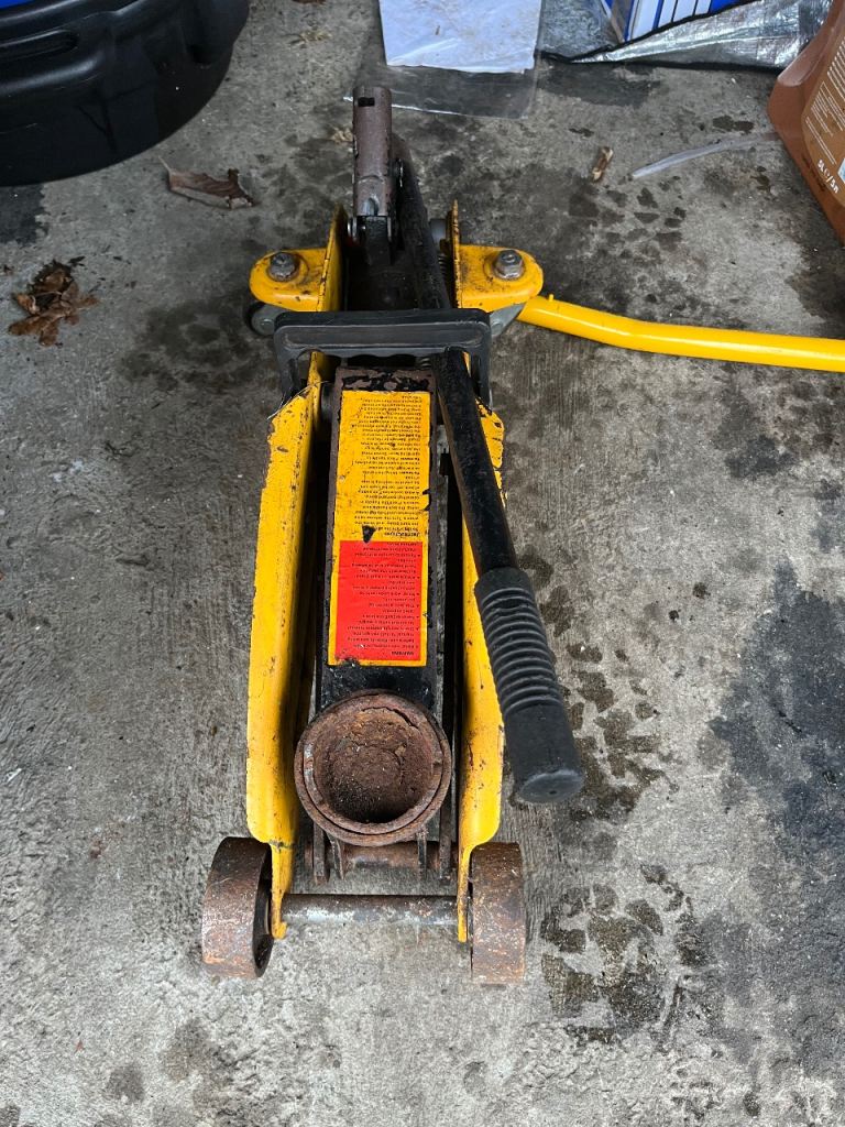 Halfords 2 ton trolley jack