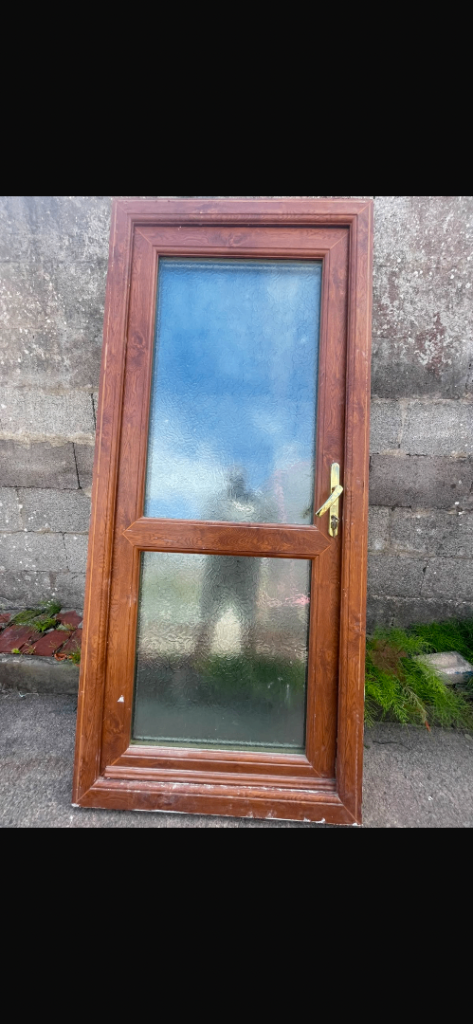 Front/back door 900mmx2M high comes with 2 sets of keys  – Good Condition - Will clean up like new!