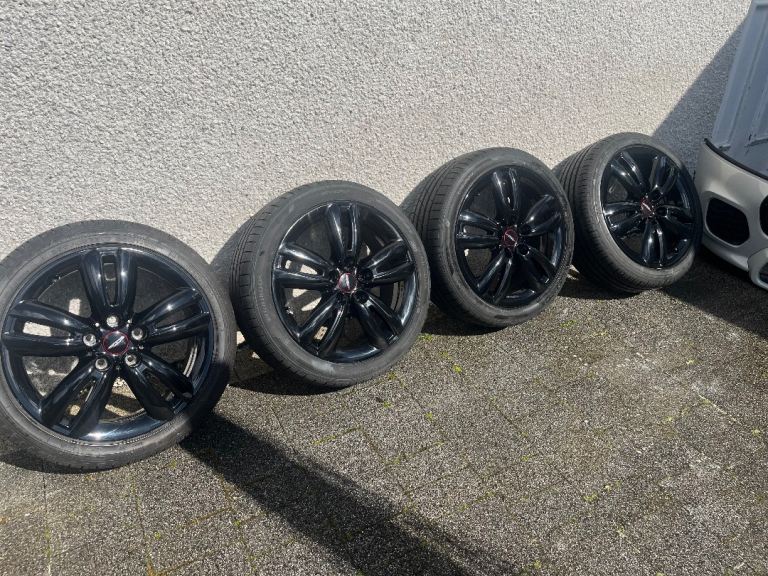 Mini f56 jcw 17” gloss black alloy wheels nearly new tyres vgc 