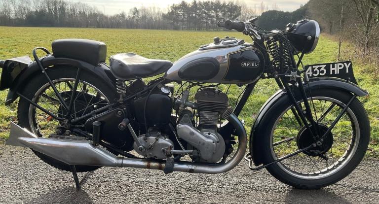 1946 Ariel VB 598cc – Rigid Frame, Girder Forks, Original Tinware
