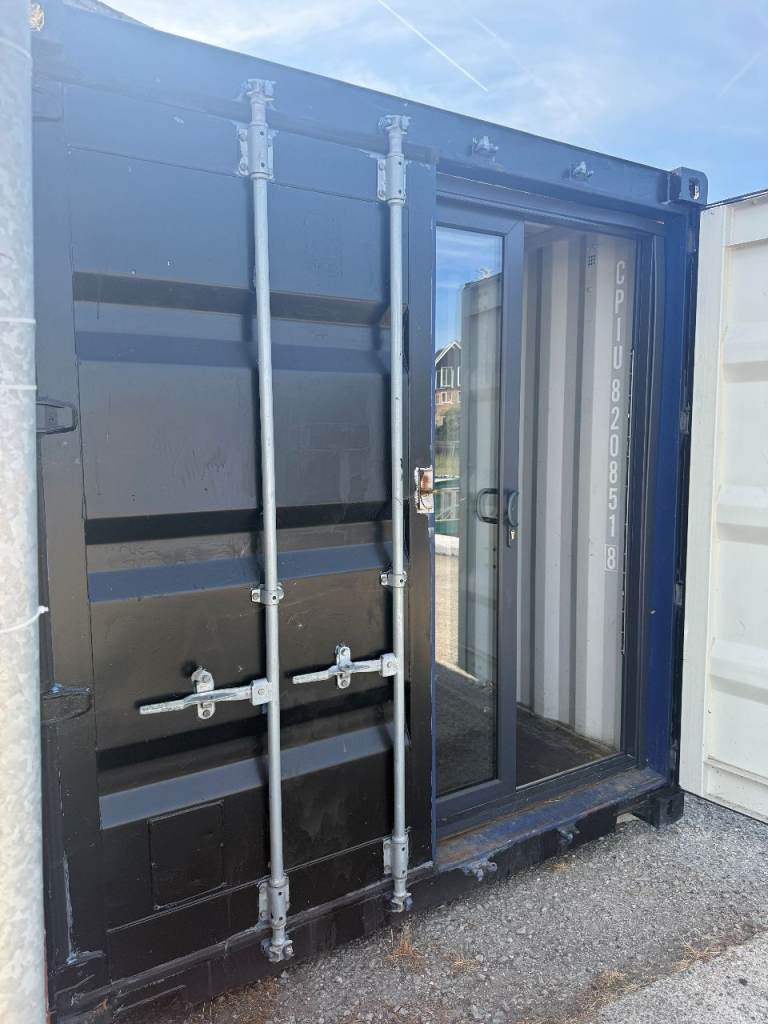 Storage containers