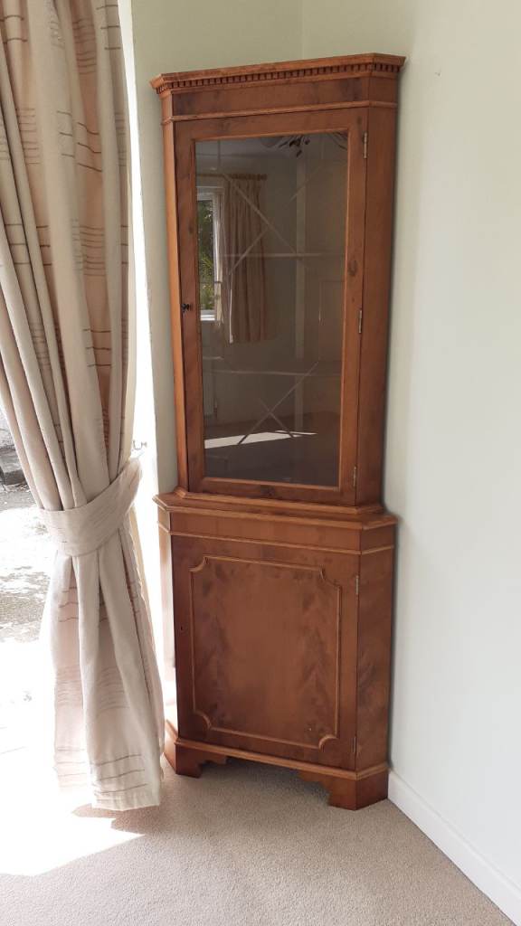 Free - Corner Display Cabinet