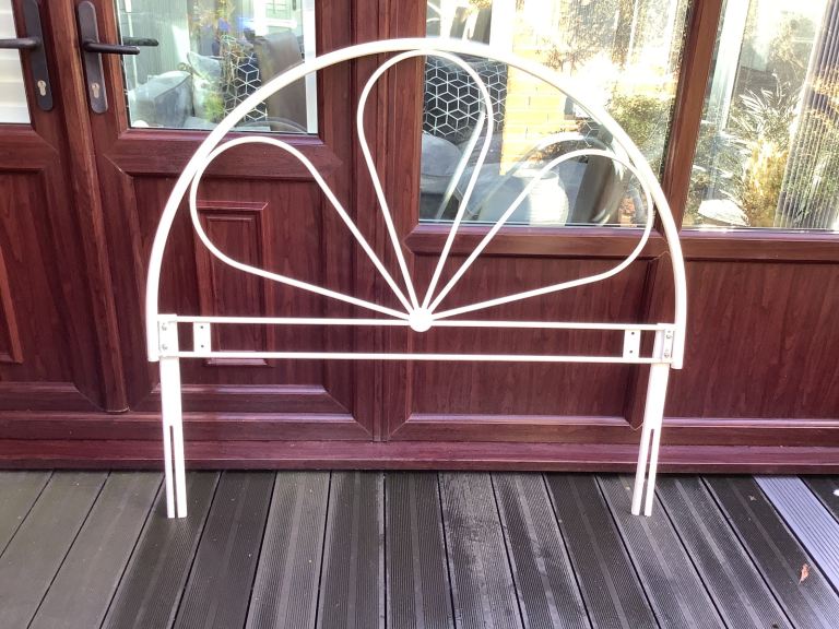 White Metal Headboard for Double Bed. Width 4ft 6in.  Good condition 