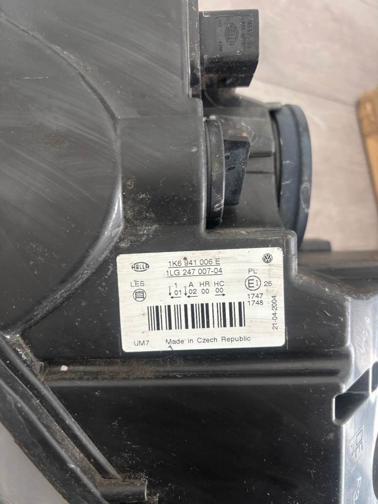 VOLKSWAGEN GOLF FSI FRONT RIGHT AND LEFT HEADLIGHT HEADLAMP GOOD CONDITION