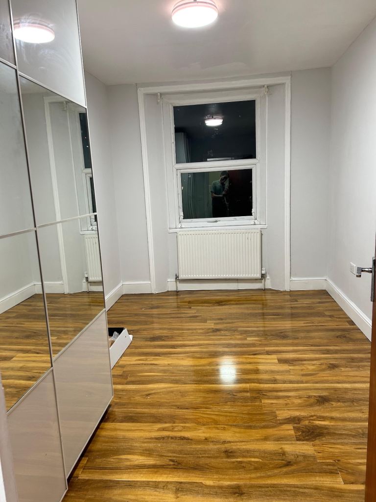 Modern 2-Bedroom Flat – 2-Minute Walk to Goldhawk Road Station